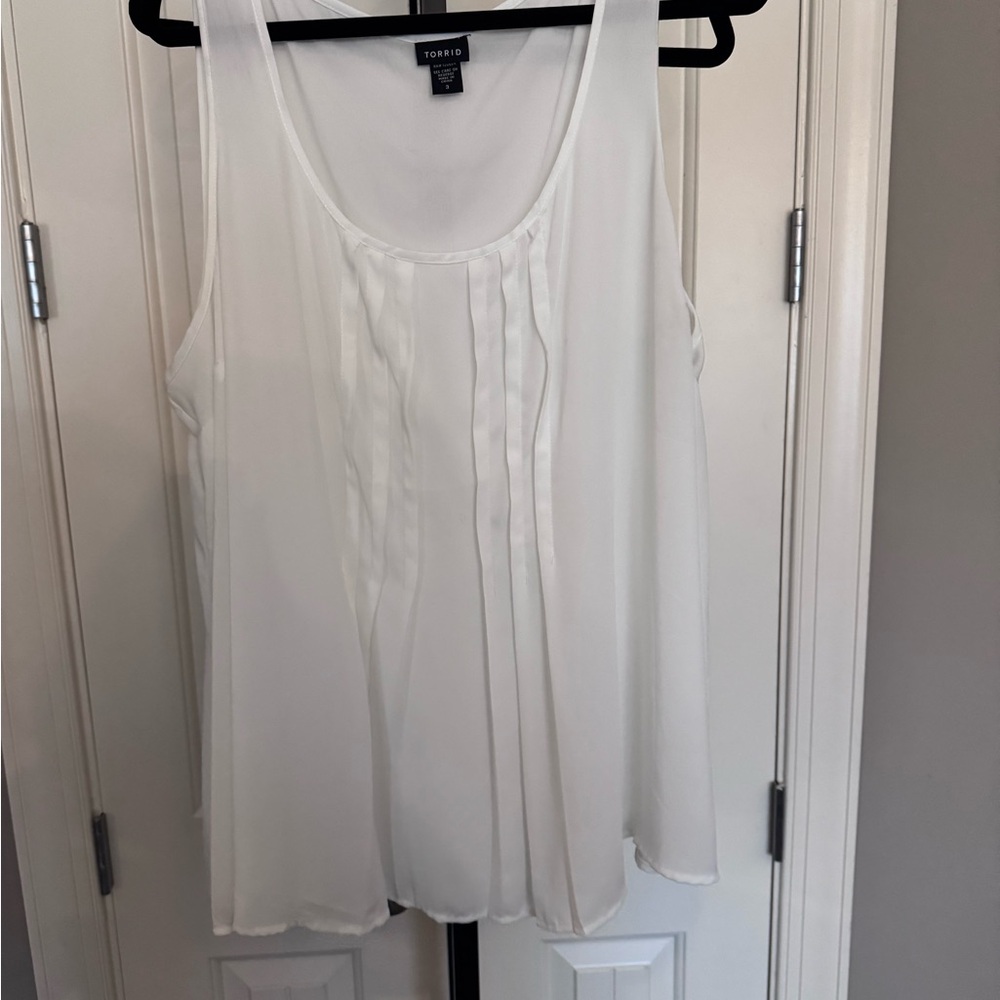 Torrid White Pleated Sleeveless Tank Top - Picture 5 of 7